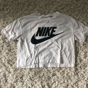 Nike Cropped Tee